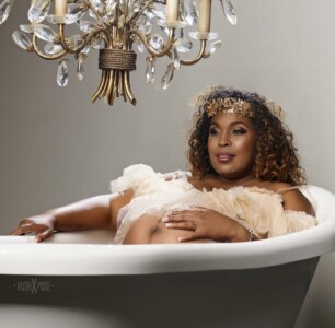 Photo shoot of pregnant woman in bathtub